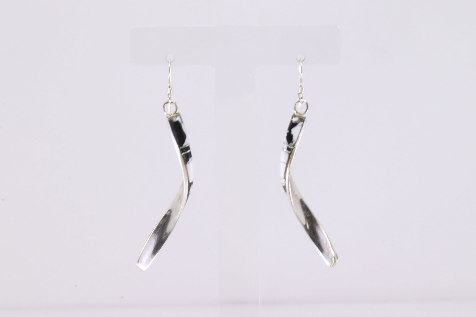Native America Navajo Sterling Silver White Buffalo Inlay Spiral Dangling Earring's.: This is a Native America Navajo Sterling Silver White Buffalo Inlay Spiral Dangling Earring's.
