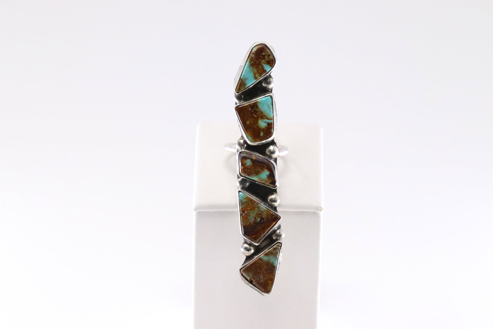 Native American Zuni Sterling Silver Tiurquoise Ring 5 Stone By Jude Candelaria.: This is a Native American Zuni Sterling Silver Tiurquoise Ring 5 Stone By Jude Candelaria. Ring size: 5.00.