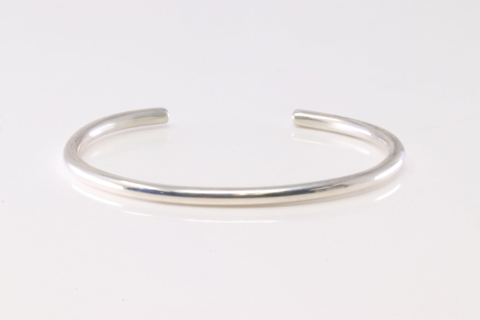 America Sterling Silver Solid Bracelet Cuff.: This is a America Sterling Silver Solid Bracelet Cuff.