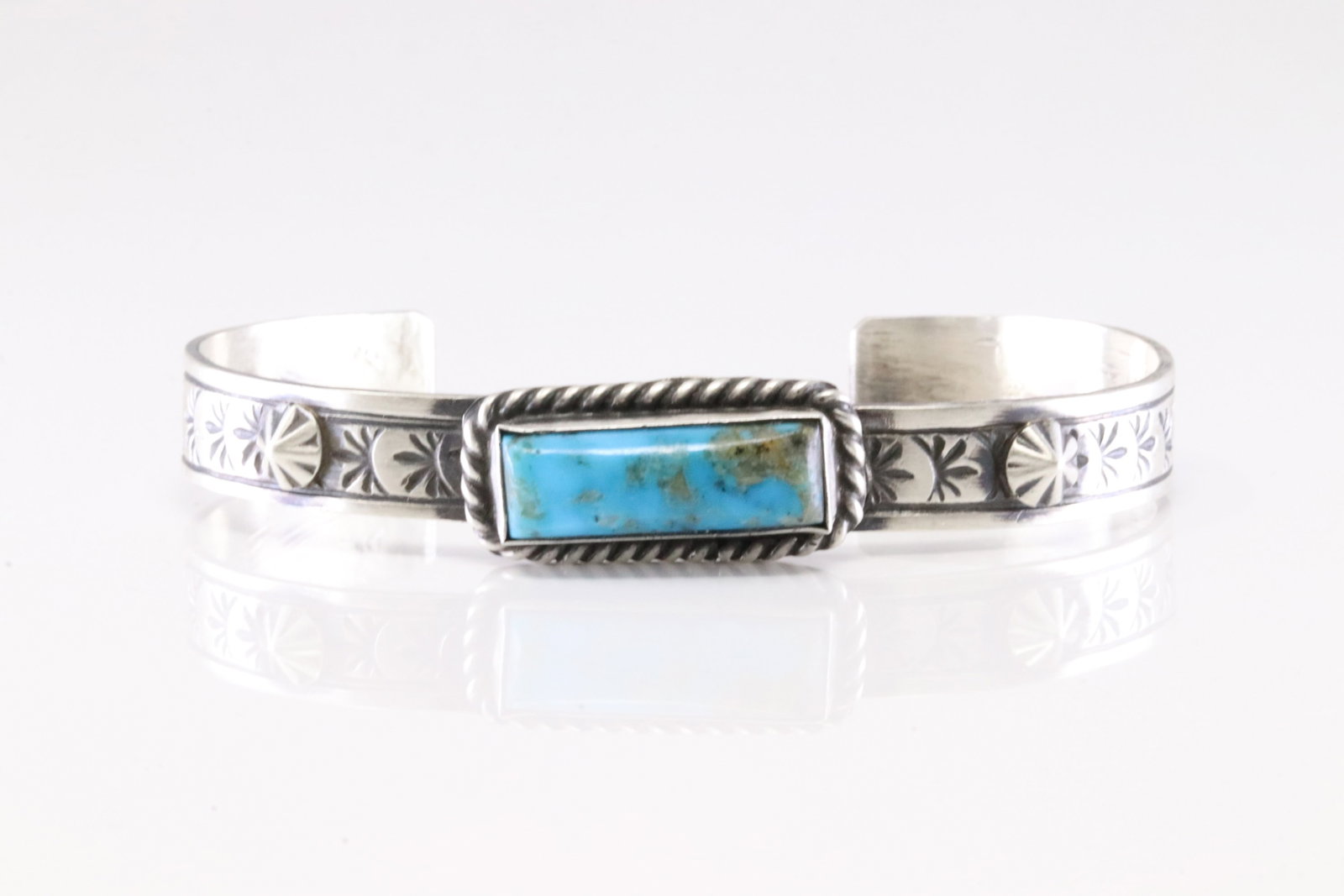 Native America Navajo Sterling Silver Kingman Turquoise Bracelet Cuff By Rick Enriquez.: This is a Native America Navajo Sterling Silver Kingamn Turquoise Bracelet Cuff By Rick Enriquez. Stamp RE.