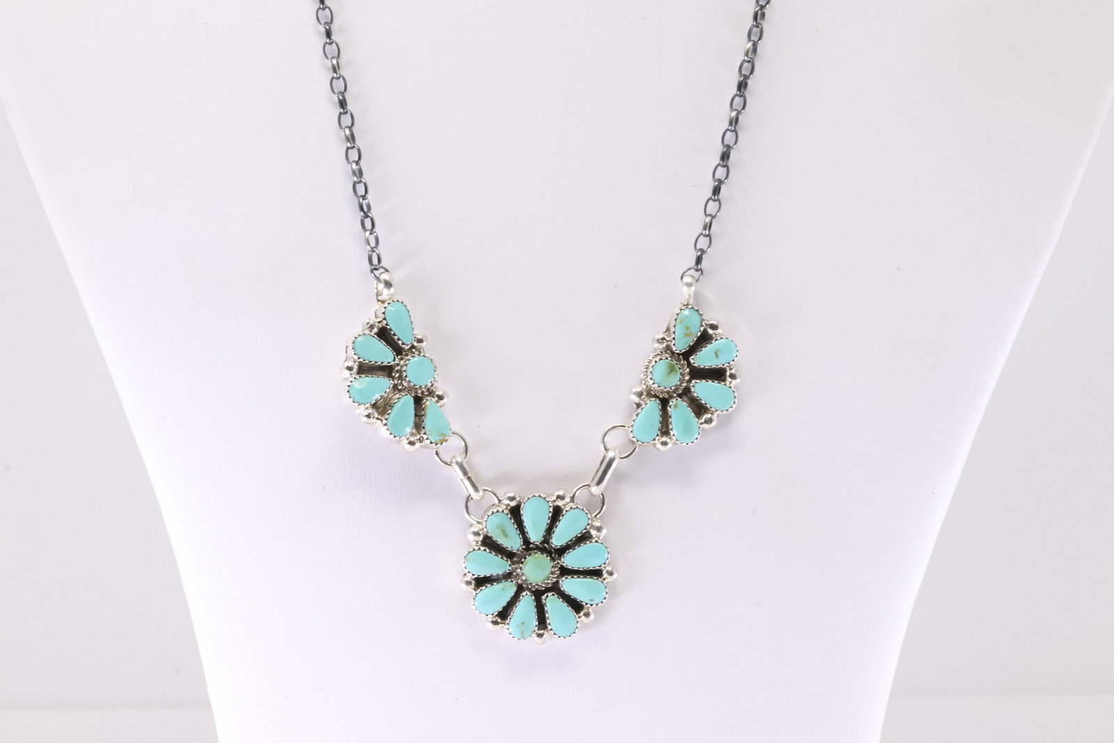 Native America Navajo Sterling Silver Kingman Turquoise Necklace By Alicia Wilson.: This is a Native America Navajo Sterling Silver Kingman Turquoise Necklace By Alicia Wilson. Stamp AJW. Necklace Length: 16.00.