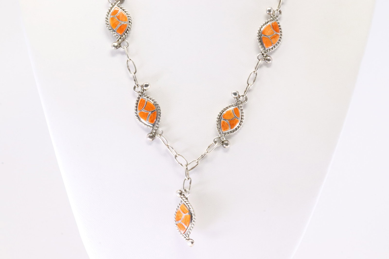 America Sterling Silver Spiny Oyster Necklace.: This is a America Sterling Silver Spiny Oyster Necklace. Necklace Length: 20.00.