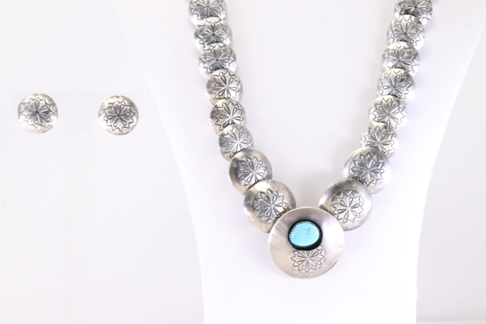 America Sterling Silver Turquoise Necklace & Earring's Set.: This is a America Sterling Silver Turquoise Necklace & Earring's Set. Necklace Length: 24.00.