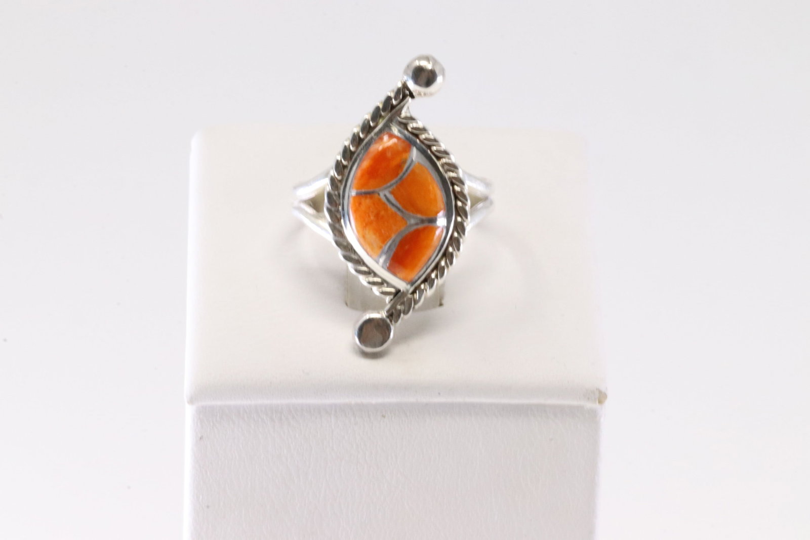 America Sterling Silver Spiny Oyster Ring.: This is a America Sterling Silver Spiny Oyster Ring. Ring Size: 7.00.