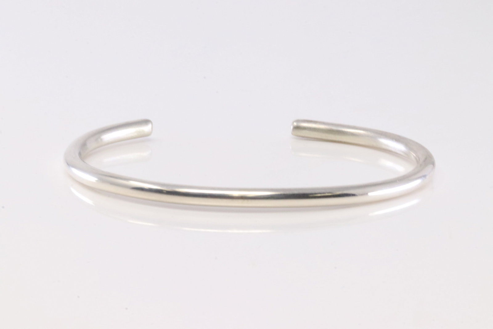 America Sterling Silver Solid Bracelet Cuff.: This is a America Sterling Silver Solid Bracelet Cuff.