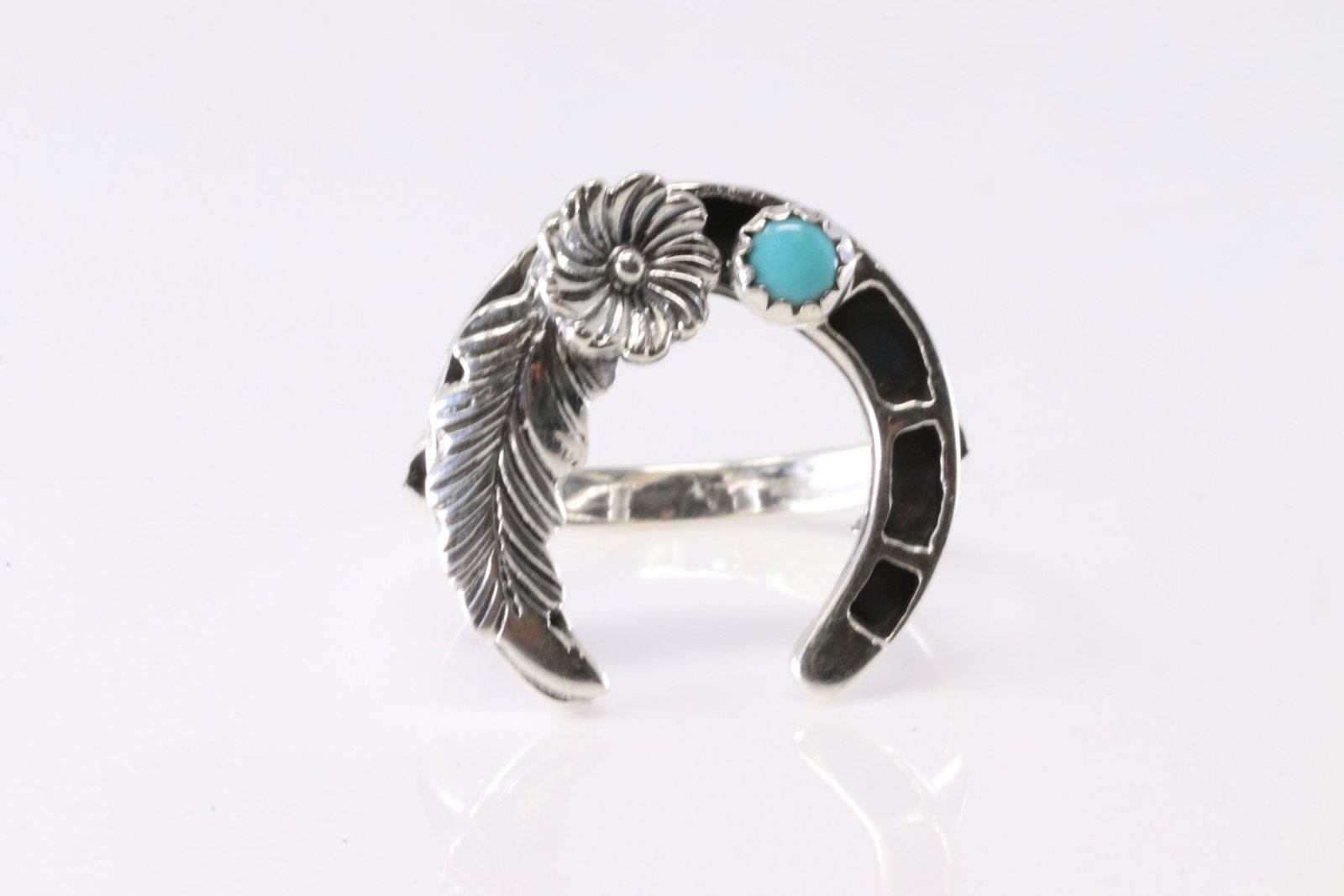 America Sterling Silver Turquoise Ring.: This is a America Sterling Silver Turquoise Ring. Ring Size: 8.50.