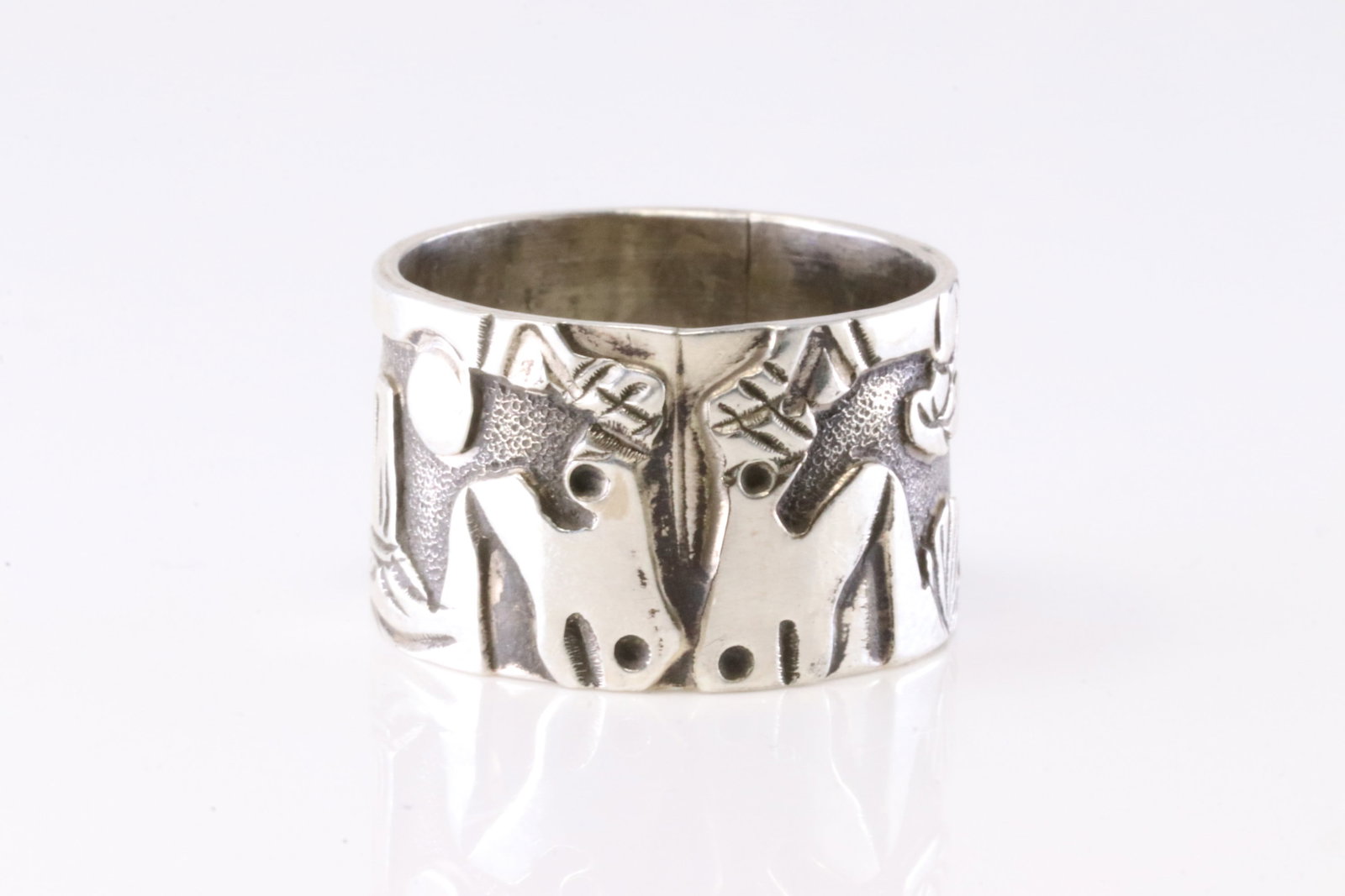 Native America Navajo Sterling Silver Storyteller Horse Ring By Lloyd Becenti.: This is a Native America Navajo Sterling Silver Storyteller Horse Ring By Lloyd Becenti. Ring Size: 8.50.