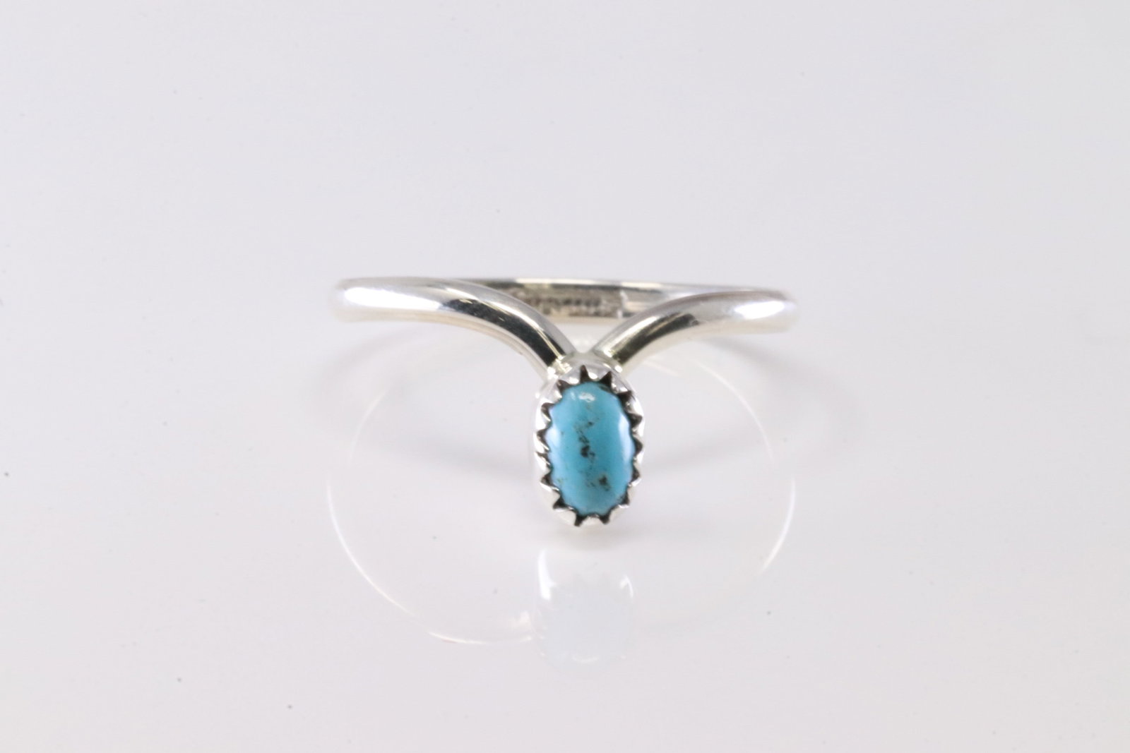 America Sterling Silver Turquoise Ring.: This is a America Sterling Silver Turquoise Ring. Ring Size: 8.50.