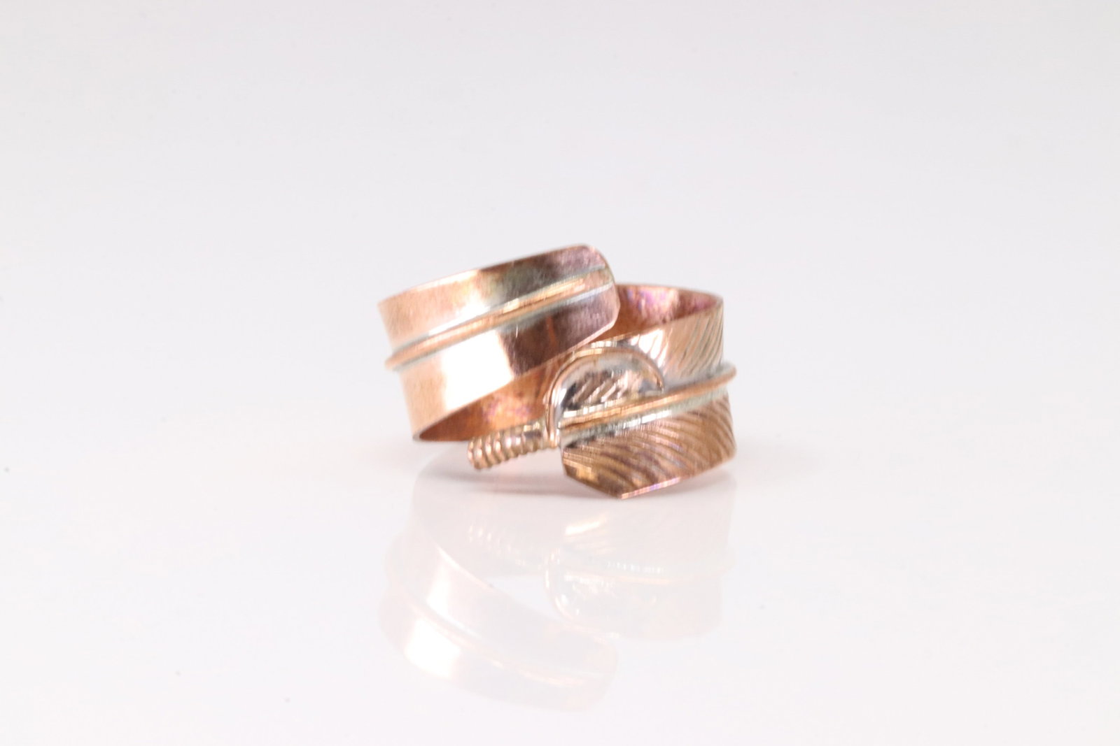 Native America Navajo Copper Ring By Aaron Davis.: This is a Native America Navajo Copper Ring By Aaron Davis. Stamp AD. Ring Size: 9.00.