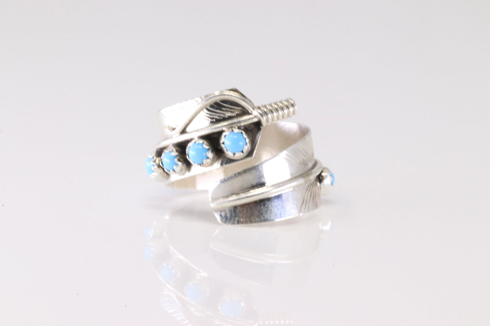 Native America Navajo Sterling Silver Turquoise Feather Ring.: This is a Native America Navajo Sterling Silver Turquoise Feather Ring. Ring Size: 8.50.
