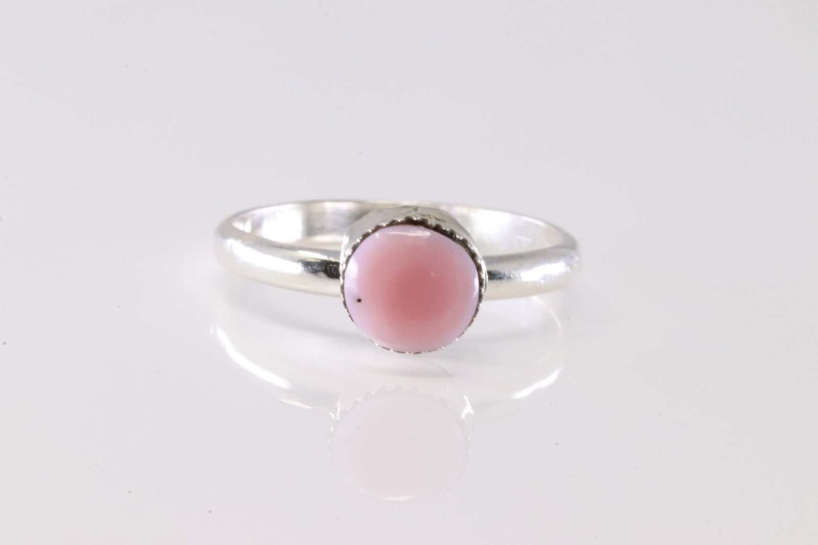 America Sterling Silver Pink Conch Ring.: This is a America Sterling Silver Pink Conch Ring. Ring Size: 7.00.