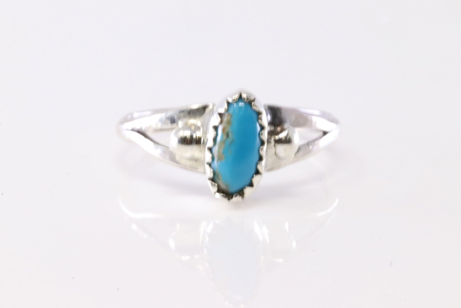 America Sterling Silver Turquoise Ring.: This is a America Sterling Silver Turquoise Ring. Ring Size: 6.50.