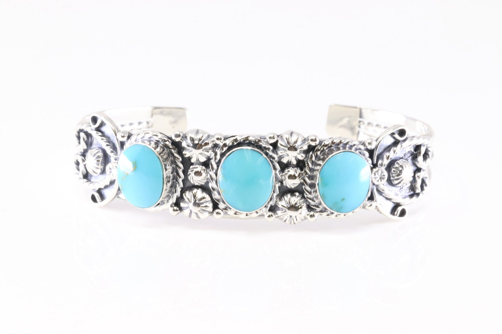 Native America Navajo Sterling Silver Turquoise Bracelet Cuff By Samuel Lee.: This is a Native America Navajo Sterling Silver Turquoise Bracelet Cuff By Samuel Lee. Stamp By R.B Company.