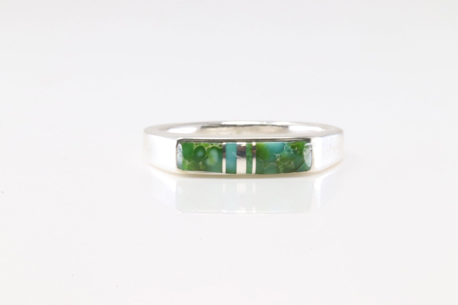 Native America Navajo Sterling Silver Sonora Gold Turquoise Inlay Ring By A.T.: This is a Native America Navajo Sterling Silver Sonora Gold Turquoise Inlay Ring By A.T. Ring size: 7.50.