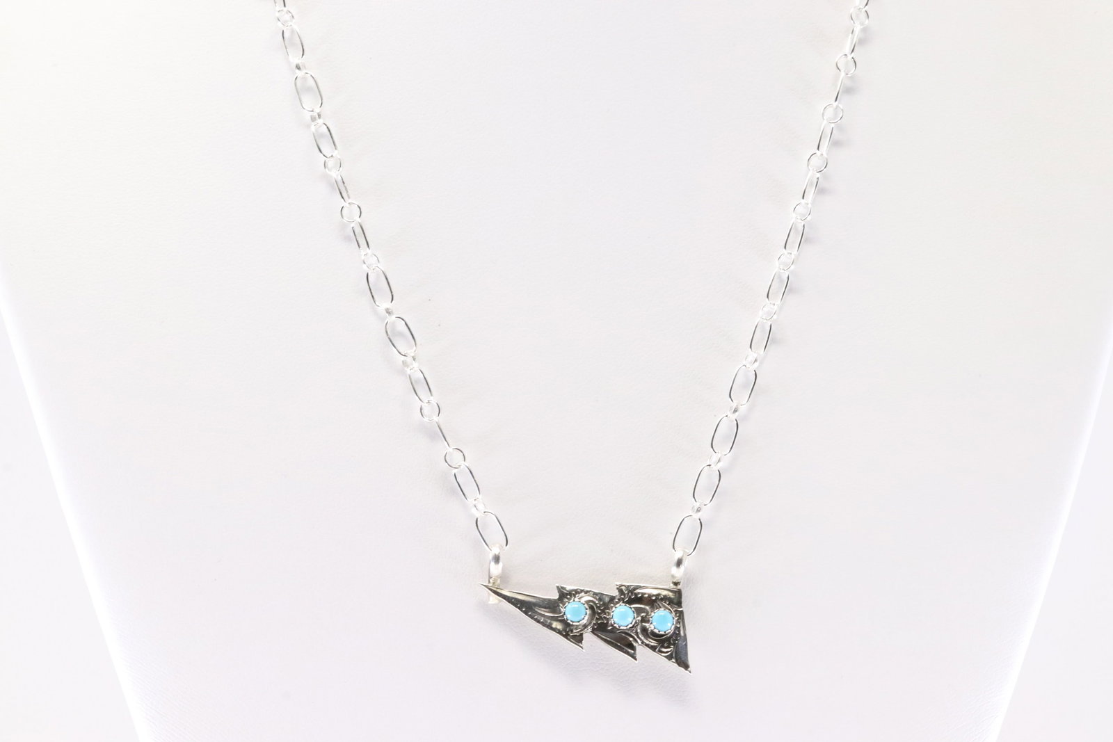 America Sterling Silver Turquoise Necklace.: This is a America Sterling Silver Turquoise Necklace. Necklace length: 18.00"