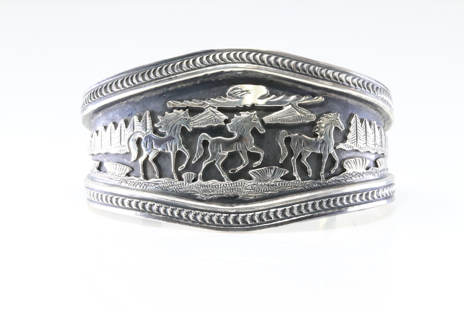 Native America Navajo Sterling Silver Solid Horses Bracelet Cuff By Jude Delgarito.: This is a Native America Navajo Sterling Silver Solid Horses Bracelet Cuff By Jude Delgarito.