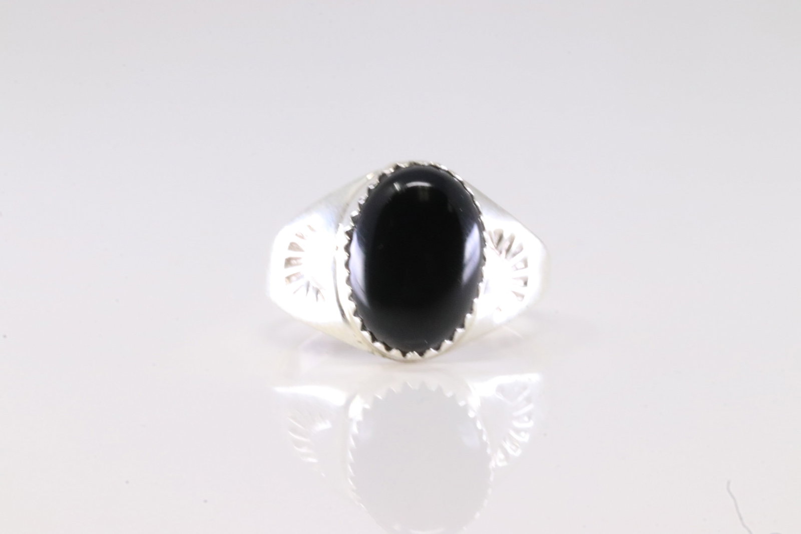 America Sterling Silver Black Onyx Ring.: This is a America Sterling Silver Black Onyx Ring. Ring Size: 9.00.