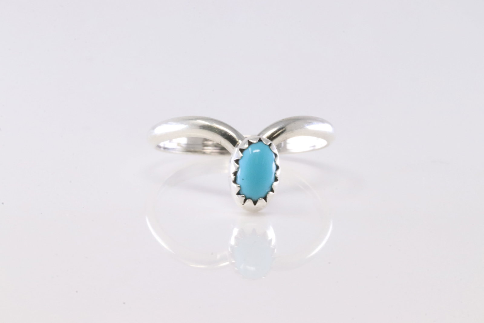 America Sterling Silver Turquoise Ring.: This is a America Sterling Silver Turquoise Ring. Ring Size: 6.00.