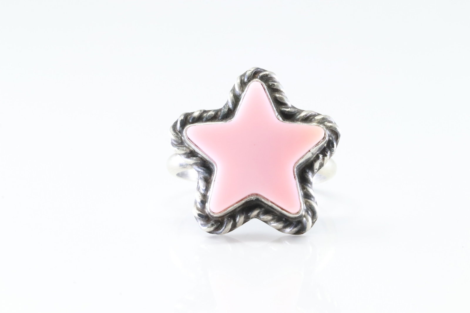 Native American Navajo Sterling Silver Pink Conch Shell Star Ring By Dixon.: This is a Native American Navajo Sterling Silver Pink Conch Shell Star Ring By Dixon. Ring size: 9.00.