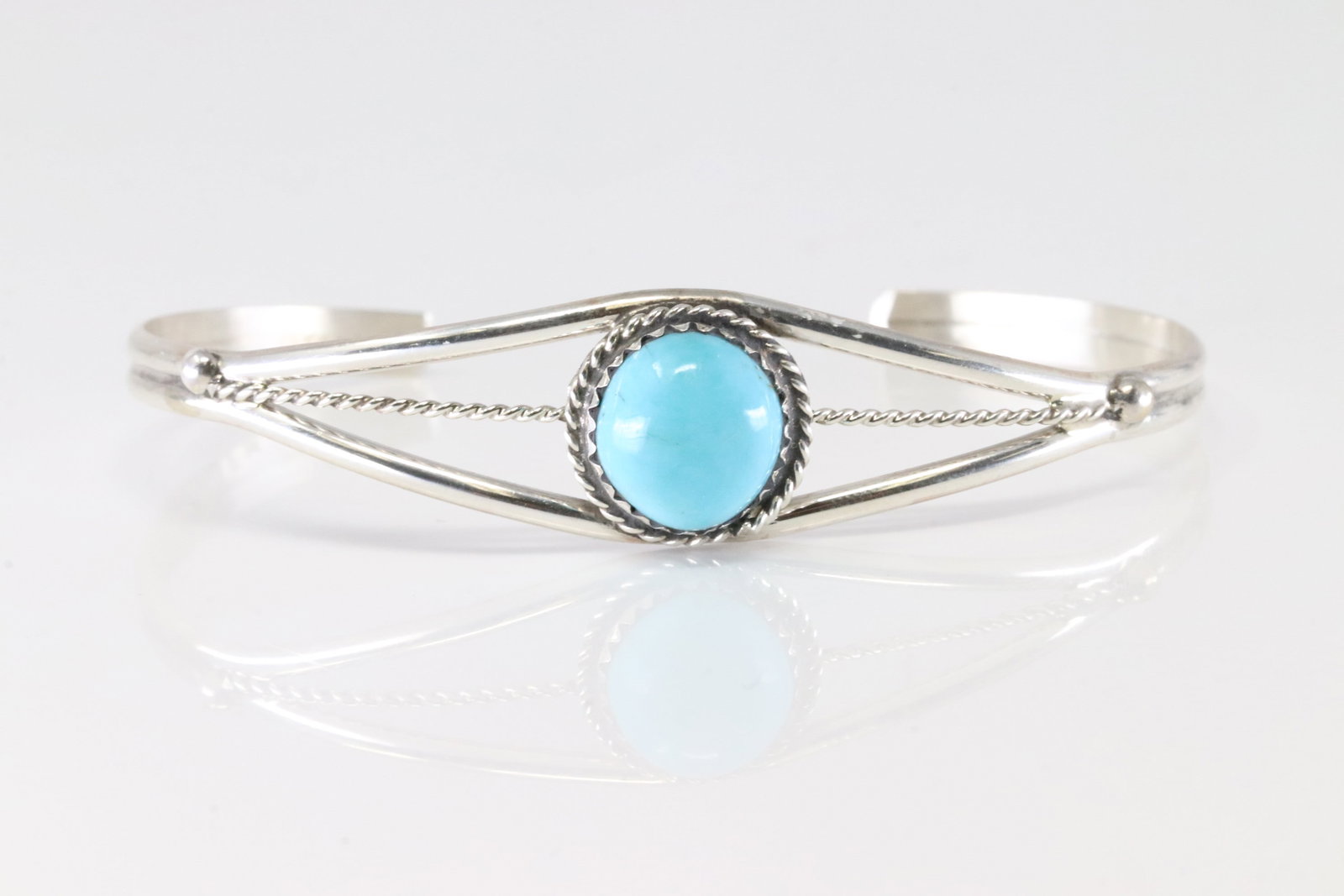 America Sterling Silver Spiny Oyster Ring.: This is a America Sterling Silver Spiny Oyster Ring. Ring Size: 7.00.