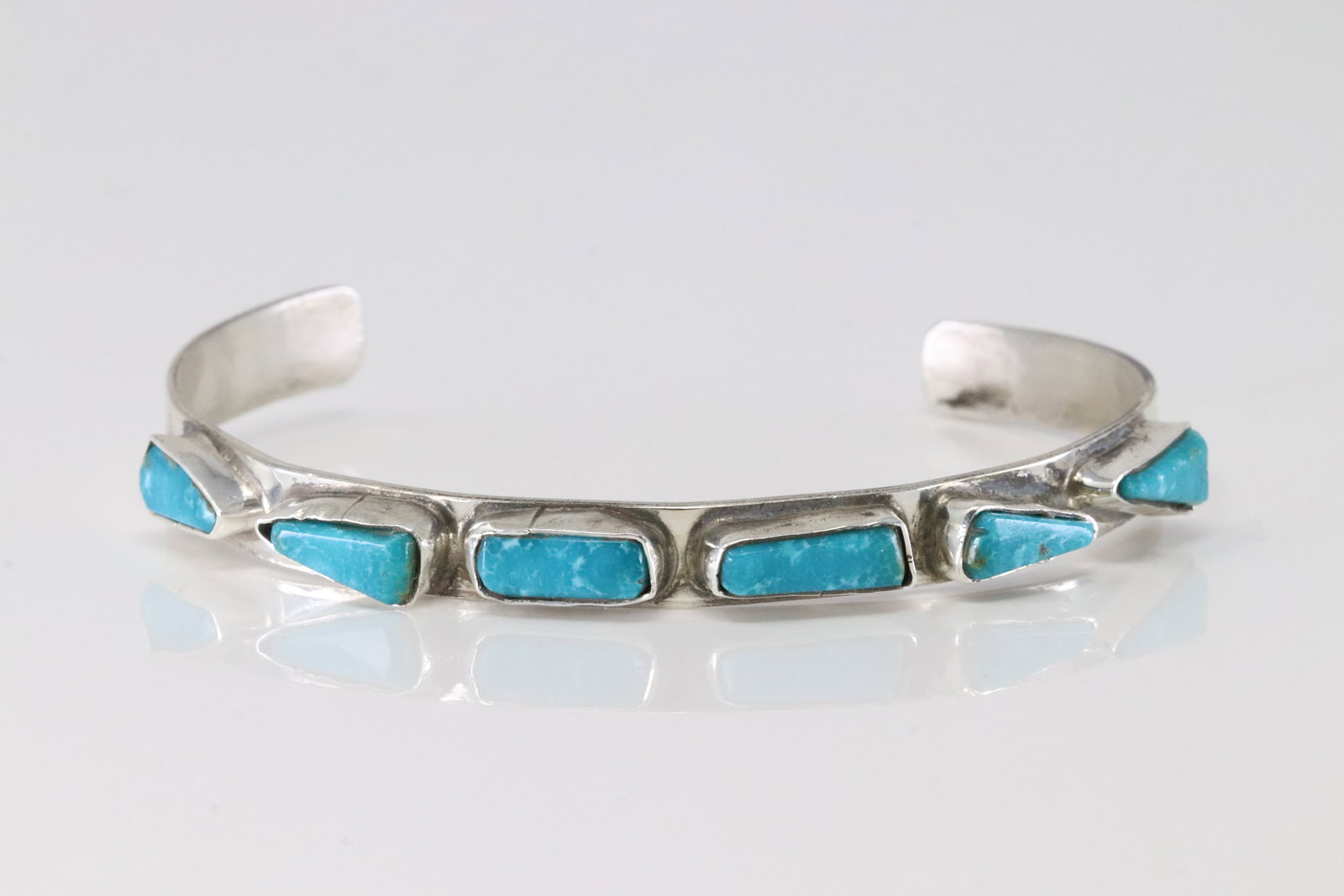 America Sterling Silver Solid Bracelet Cuff.: This is a America Sterling Silver Solid Bracelet Cuff.