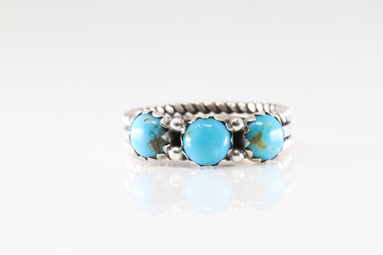 Native American Navajo Sterling Silver Turquoise Ring By Thomas Yazzie.: This is a Native American Navajo Sterling Silver Turquoise Ring By Thomas Yazzie. Stamp T Yazzie. Ring Size: 8.00.