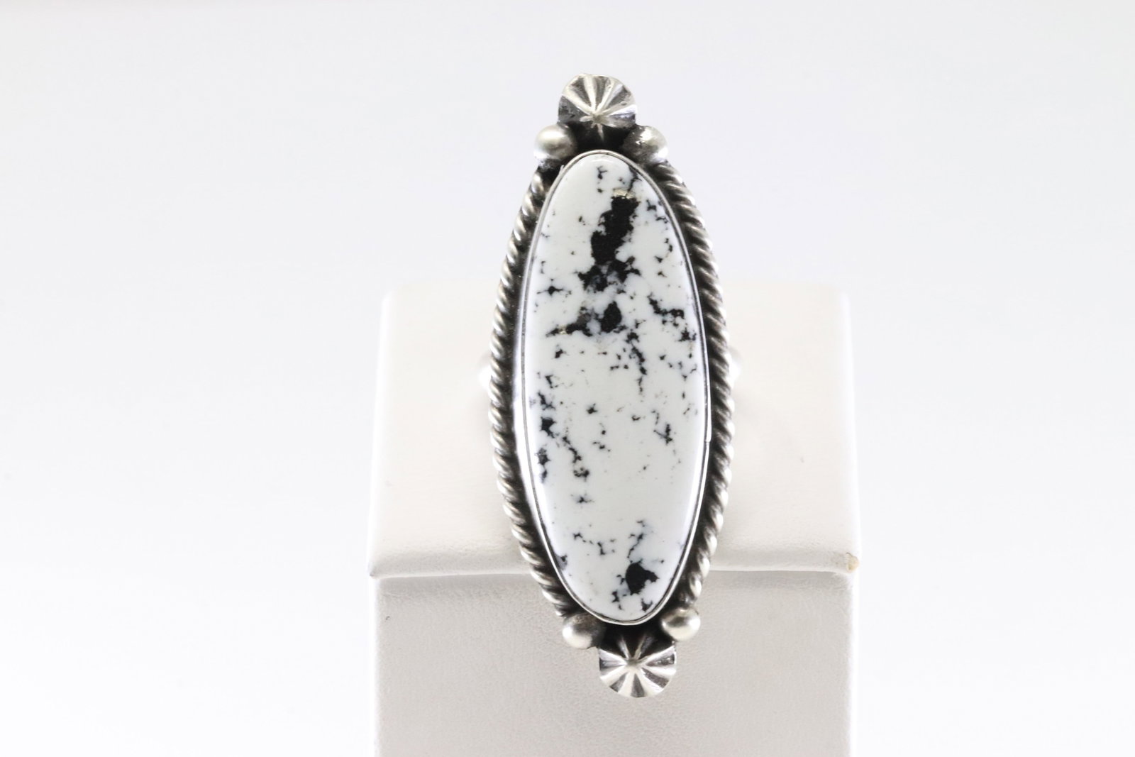 Native America Navajo Sterling Silver Turquoise Ring W Begay.: This is a Native America Navajo Sterling Silver Turquoise Ring W Begay. Stamp W Begay. Ring Size: 6.25.