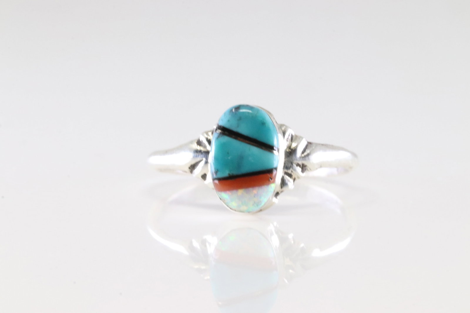 Native America Navajo Sterling Silver Turquoise Ring By R King.: This is a Native America Navajo Sterling Silver Turquoise Ring By R King. Stamp R King. Ring Size: 9.00.