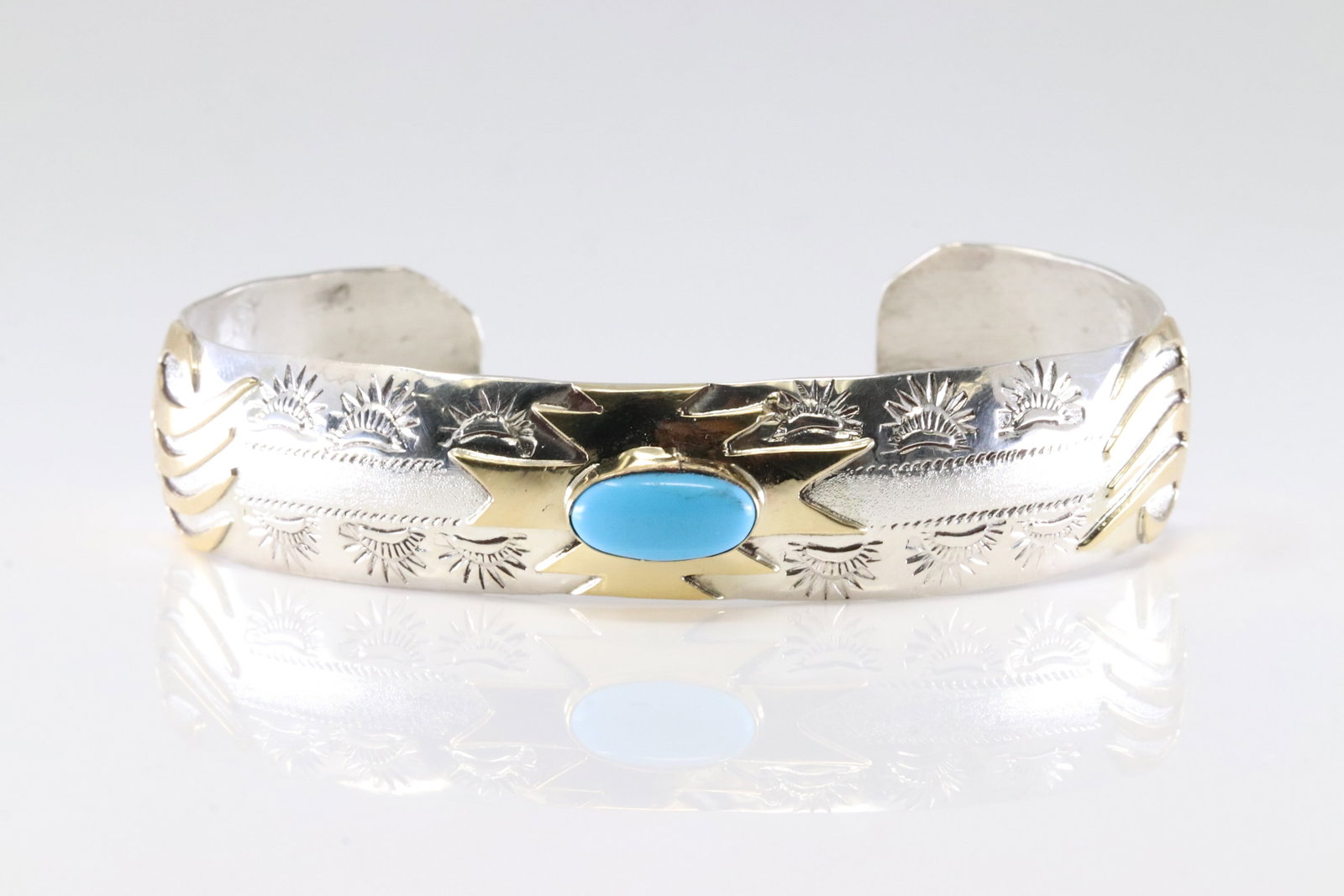 Native America Navajo Sterling Silver Pearl Beaded Turquoise Necklace By Lucinda Sardo.: This is a Native America Navajo Sterling Silver Pearl Beaded Turquoise Necklace By Lucinda Sardo. Stamp By R.B Company. Necklace Length: 16.00.