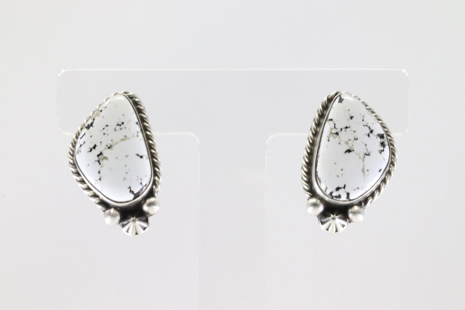 Native America Navajo Sterling Silver Number 8 Turquoise Pendant By Brandon Etcitty.: This is a Native America Navajo Sterling Silver Number 8 Turquoise Pendant By Brandon Etcitty. Stamp BE.