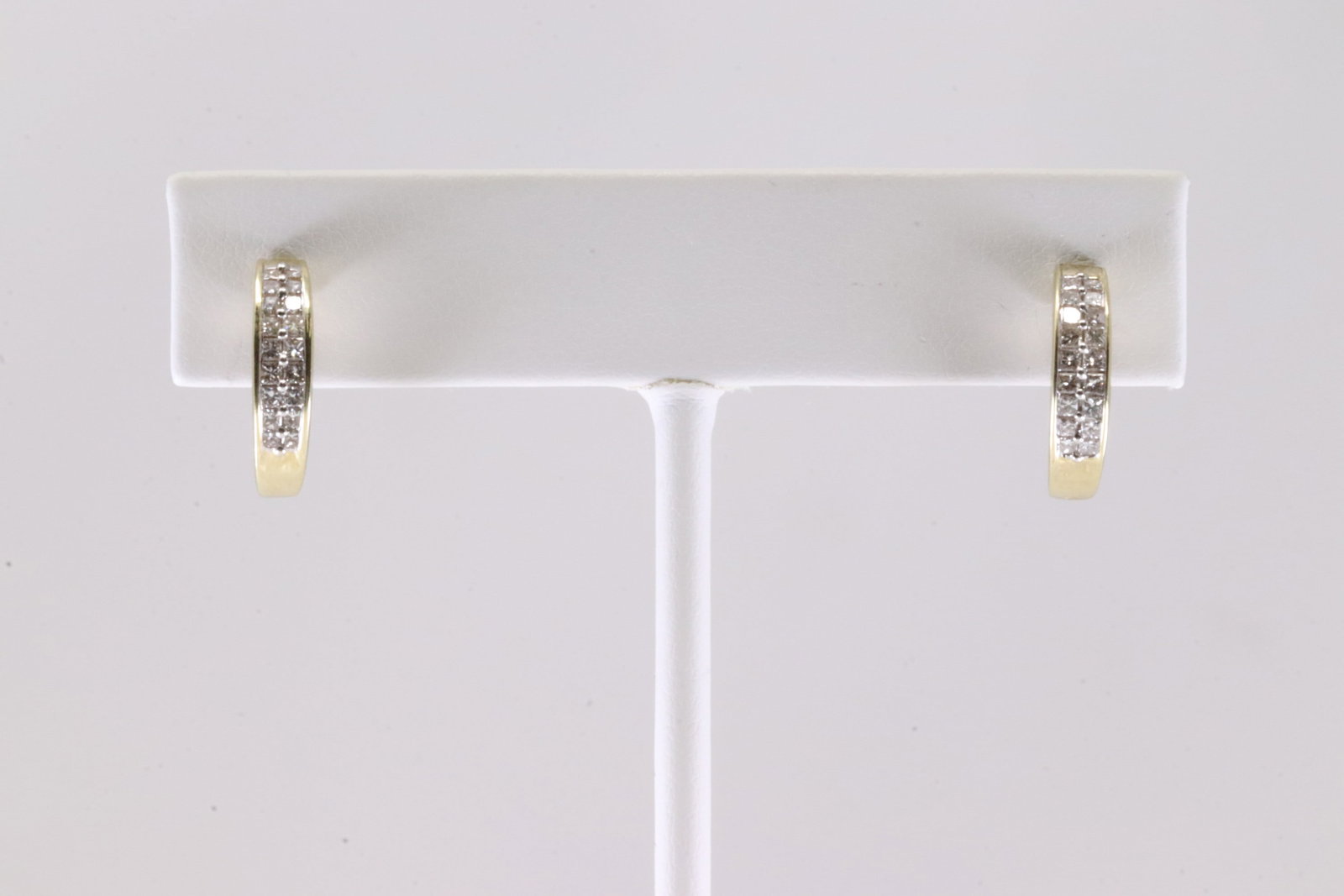 Diamond Hoop Earring 10Kt.: Ladies 10Kt Yellow Gold Diamond Ring. This Charming Hoop Earring's has Sparkling Diamonds. Diamonds weight approx: 0.20ctw. Total weight: 2.66 Grams.