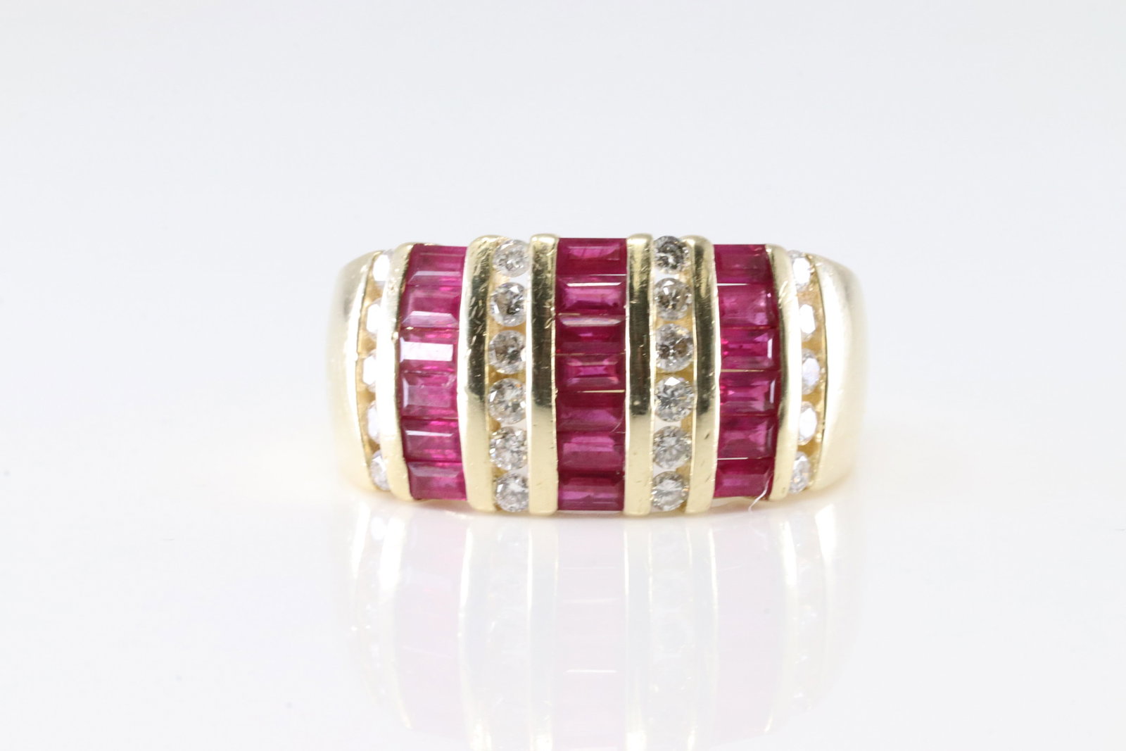 Elegant Ruby & Diamond Ring 14Kt. (1 of 4)