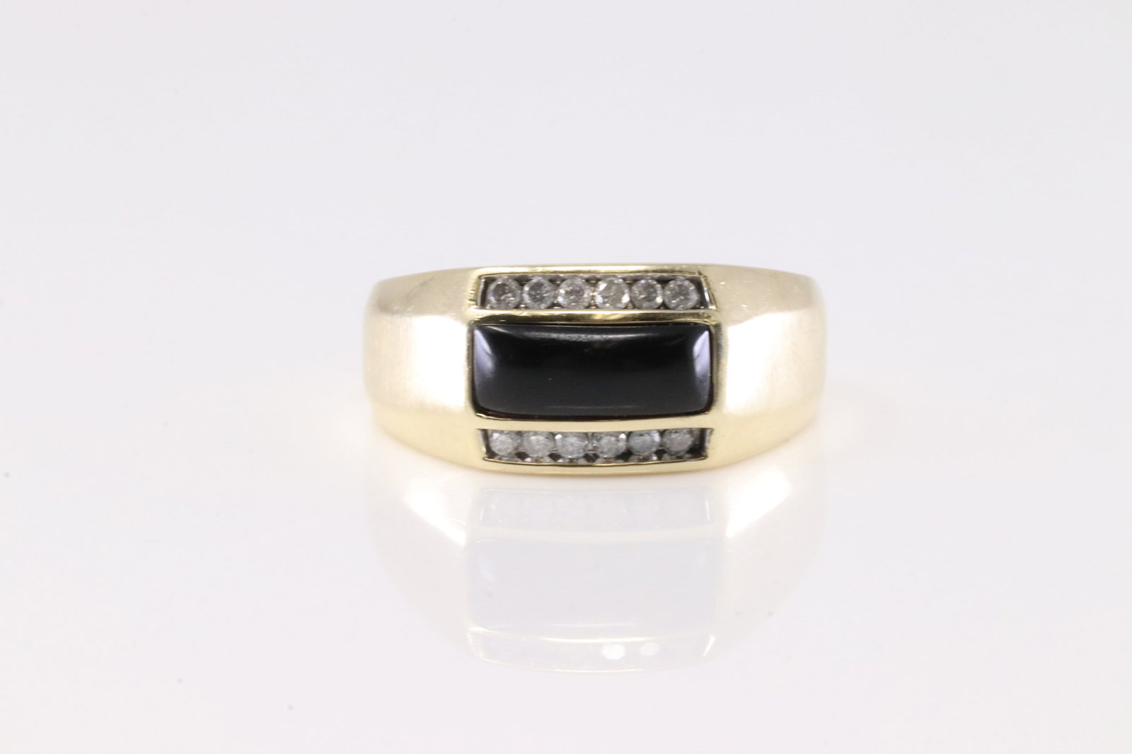 Black Onyx & Diamond Ring 10Kt.: Ladies 10Kt Yellow Gold Black Onyx & Diamond Ring. This Elegant Ring has Black Onyx Gemstone with Sparkling Diamonds. Diamond Approx Weight: Ring Size: 10.00. Total Weight: 6.38 Grams.