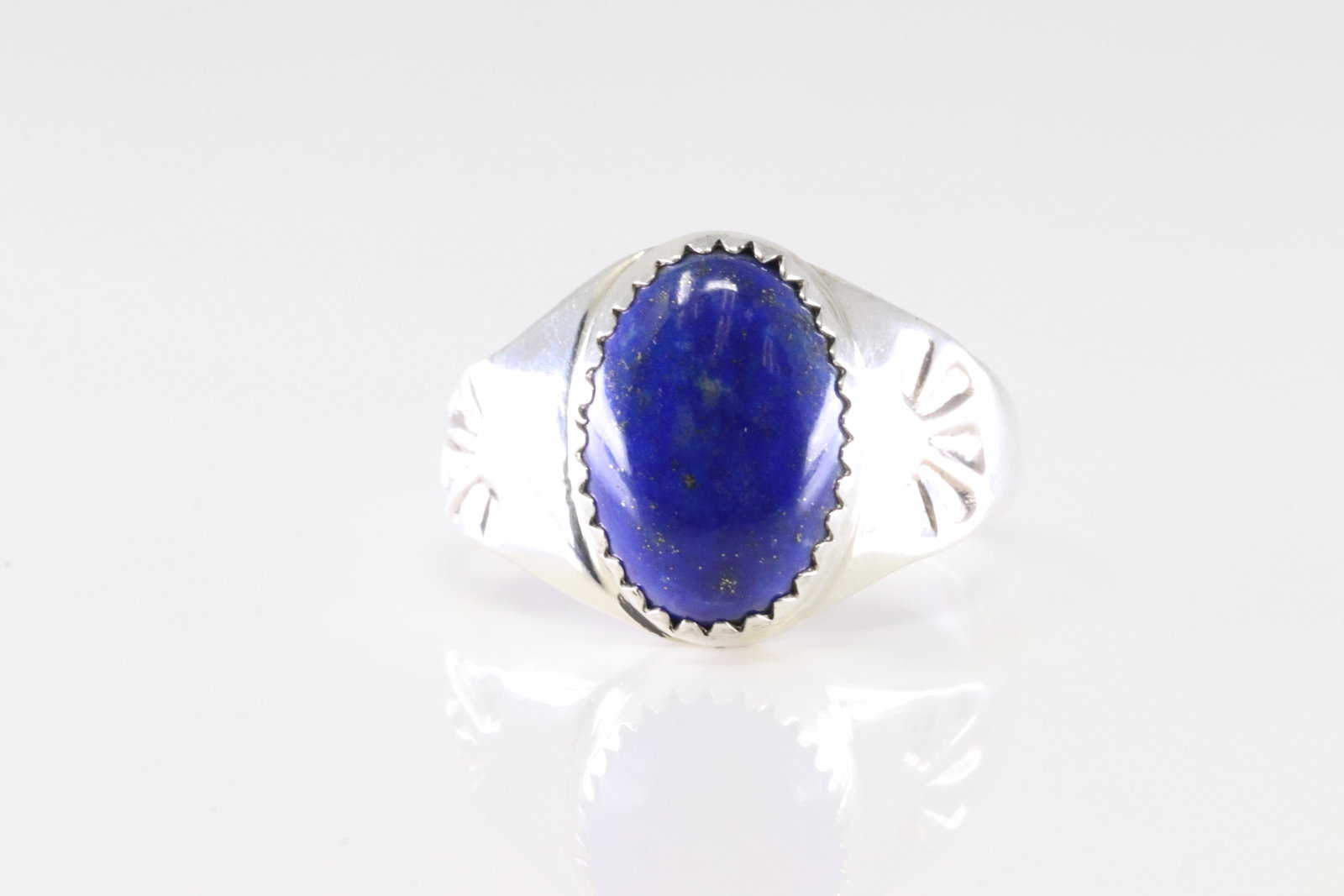 America Sterling Silver Lapis Stone Ring.: This is a America Sterling Silver Lapis Stone Ring. Ring size: 8.25.