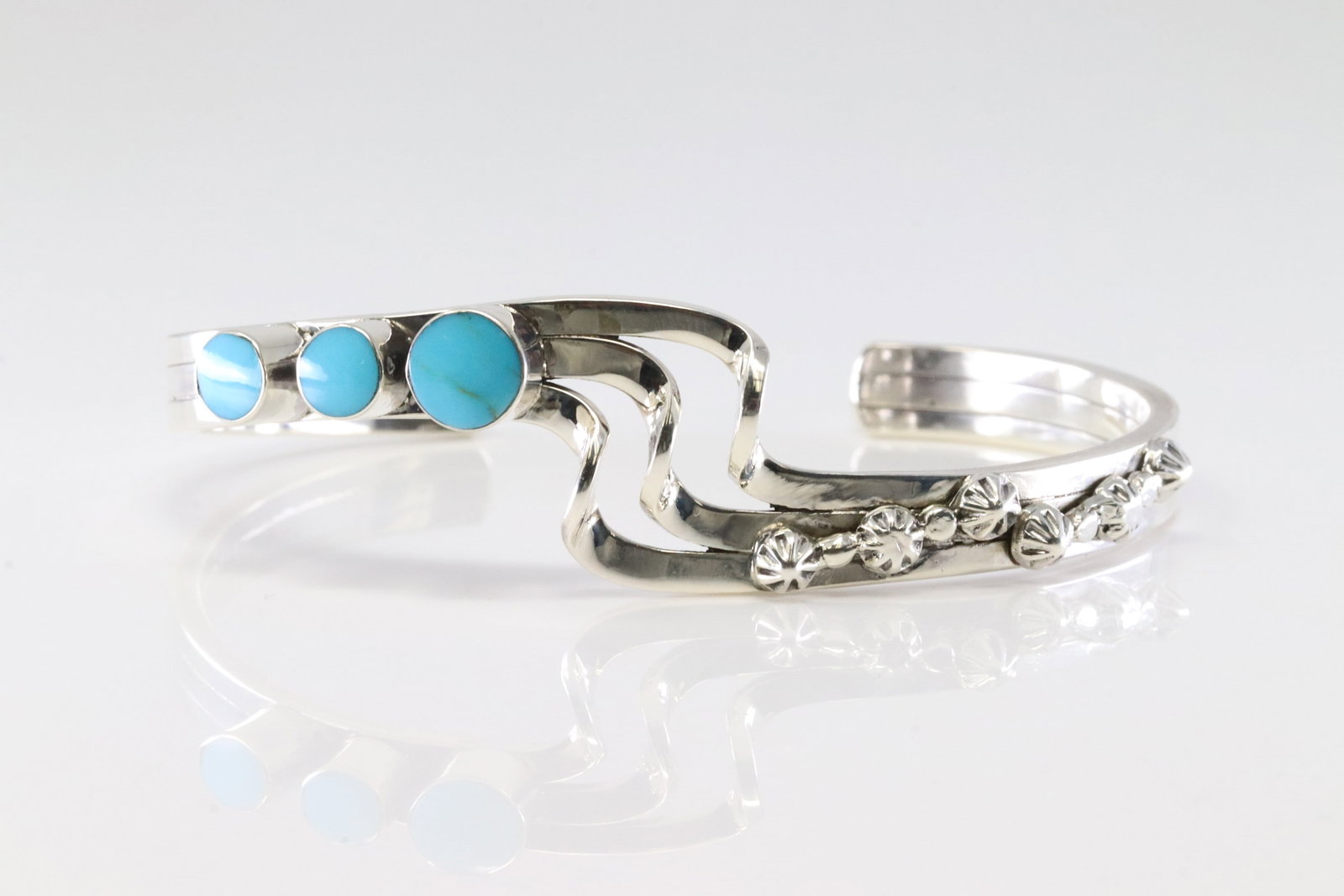 America Sterling Silver Turquoise Bracelet Cuff.: This is a America Sterling Silver Turquoise Bracelet Cuff.