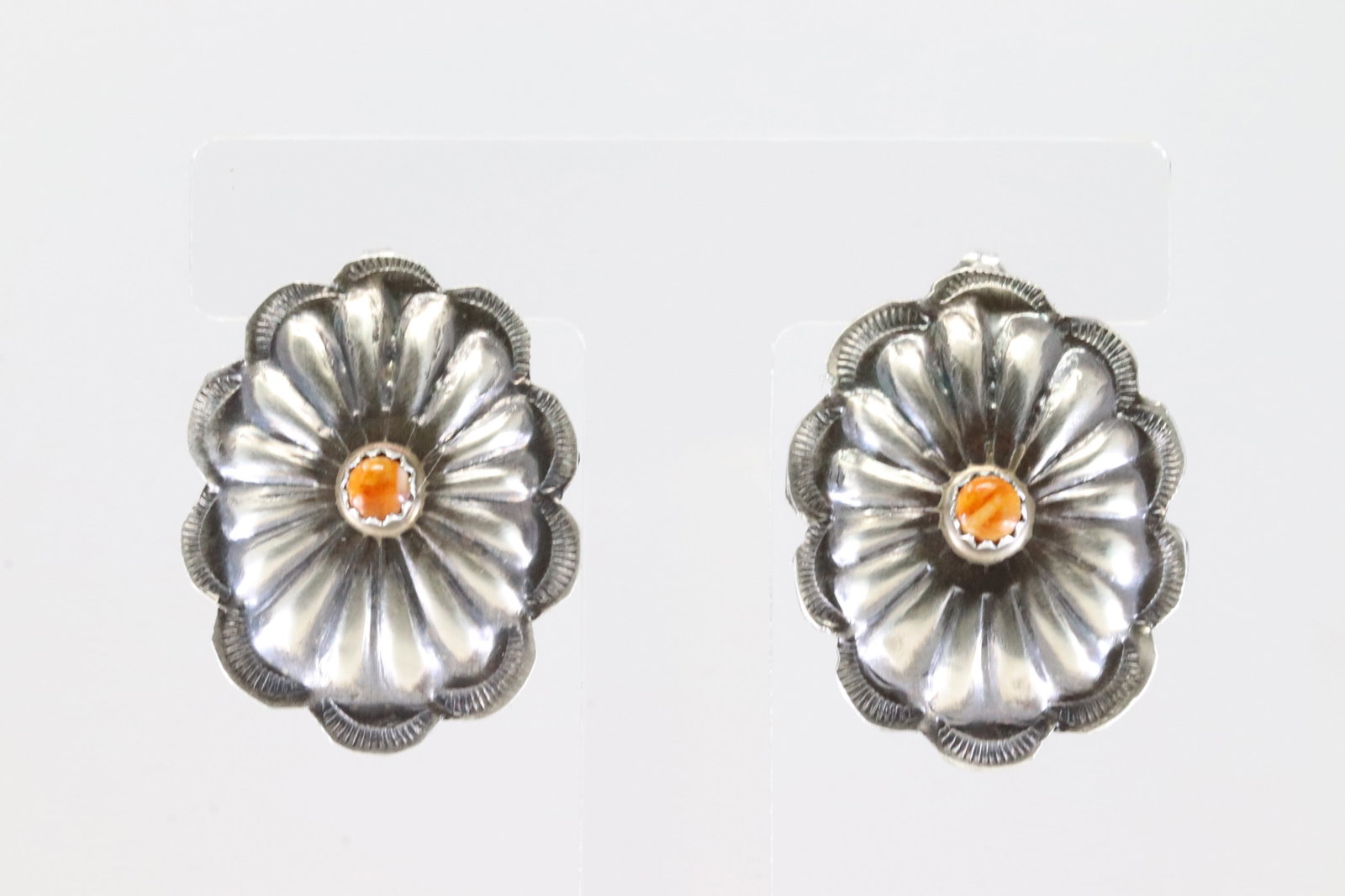 America Sterling Silver Conch Spiny Oyster Post Earring's.: This is a America Sterling Silver Conch Spiny Oyster Post Earring's.