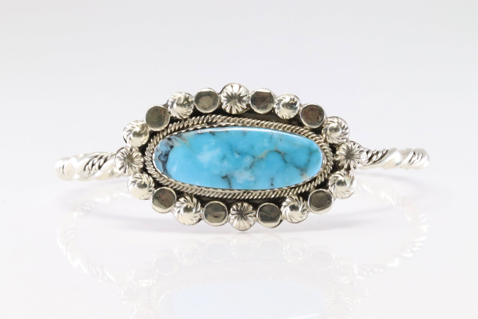 America Sterling Silver Turquoise Bracelet Cuff. (1 of 4)