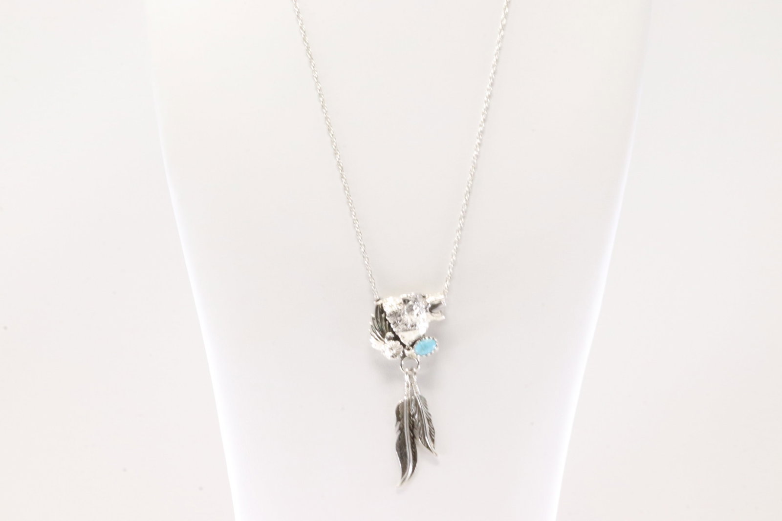 America Sterling Silver Turquoise Wolf Pendant with A 925 Necklace.: This is a America Sterling Silver Turquoise Wolf Pendant with A 925 Necklace. Necklace length: 18.00"