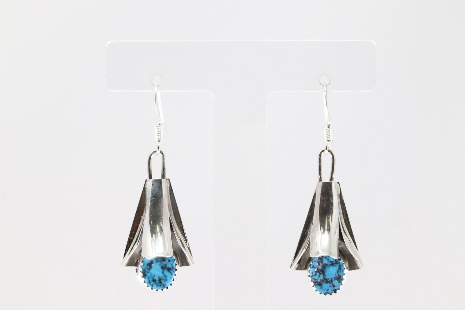 Native America Navajo Sterling Silver Kingman Turquoise Dangling Earring's By Louise Yazzie.: This is a Native America Navajo Sterling Silver Kingman Turquoise Dangling Earring's By Louise Yazzie. Stamp By C Company.