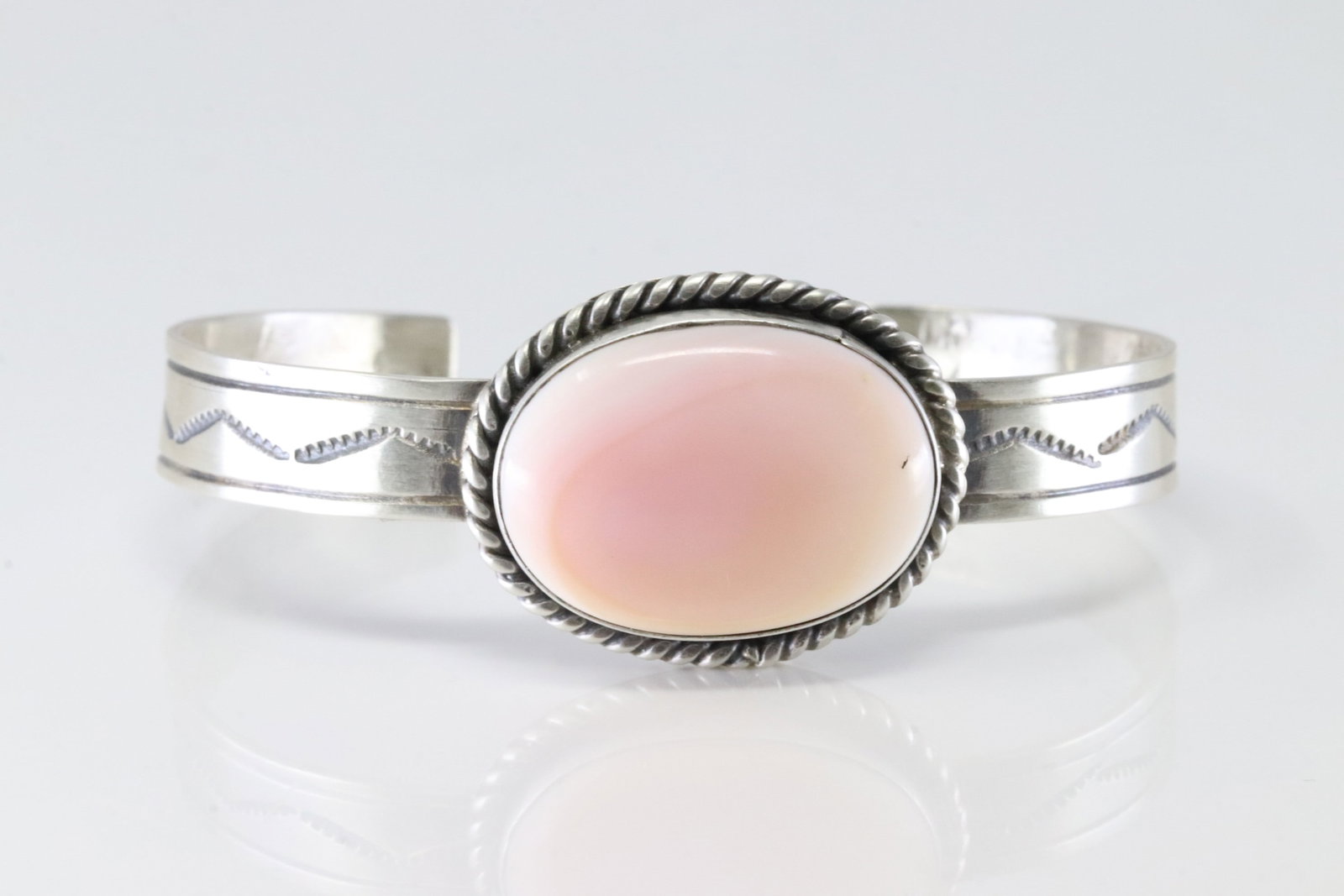 Native America Navajo Sterling Silver Pink Conch Shell Bracelet Cuff By Rick Enrique.: This is a Native America Navajo Sterling Silver Pink Conch Shell Bracelet Cuff By Rick Enrique.