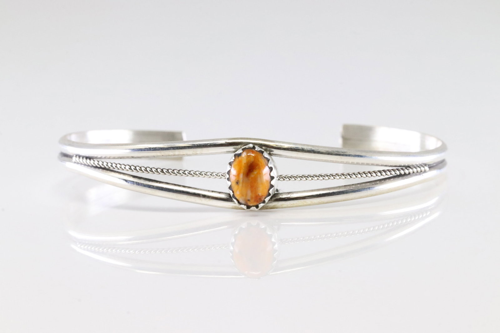 America Sterling Silver Spiny Oyster Bracelet Cuff.: This is a America Sterling Silver Spiny Oyster Bracelet Cuff.