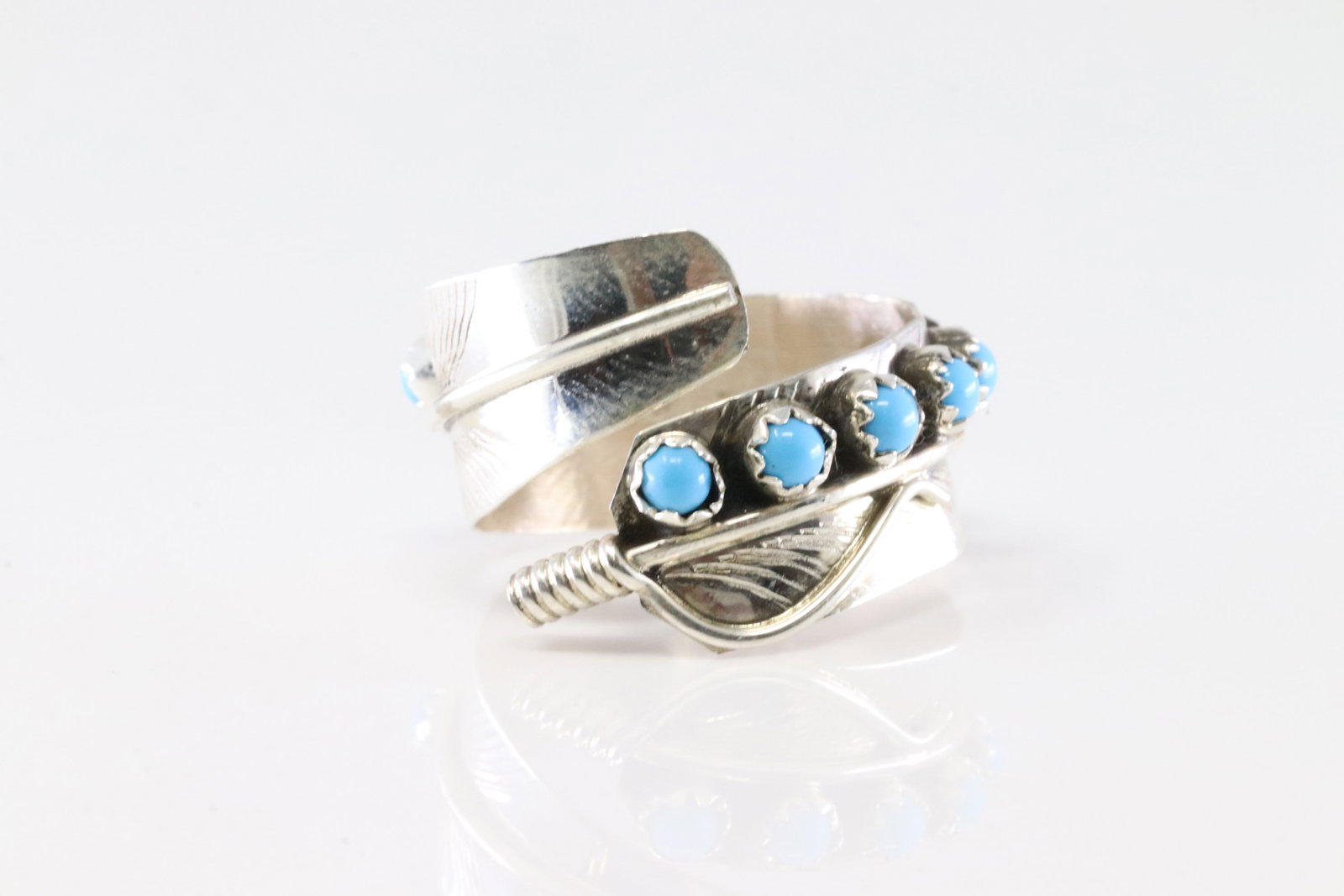 America Sterling Silver Turquoise Feather Ring.: This is a America Sterling Silver Turquoise Feather Ring. Ring Size: 9.50.