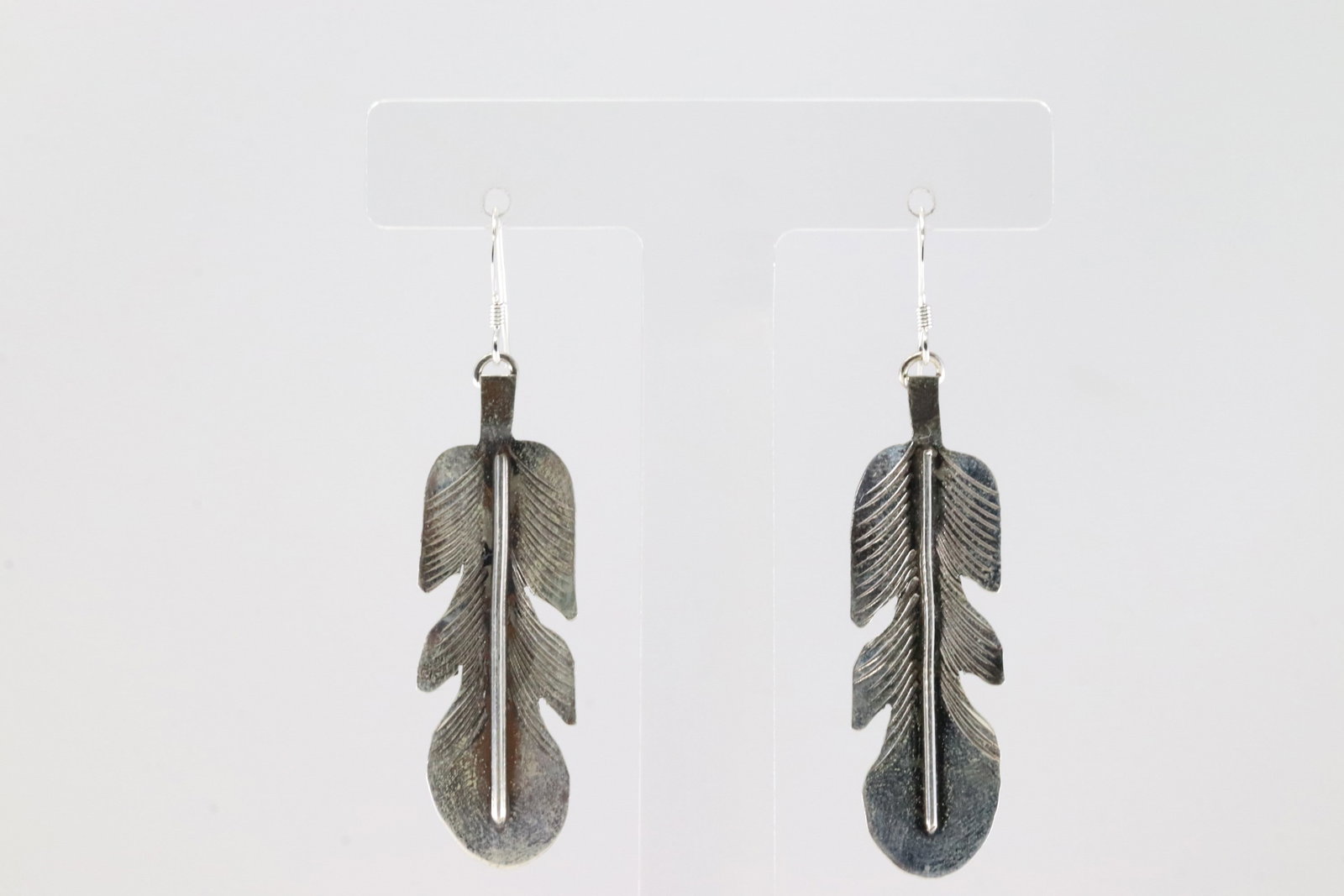 Native America Navajo Sterling Silver Stamp Feather Dangling Earring's By Aaron Davis.: This is a Native America Navajo Sterling Silver Stamp Feather Dangling Earring's By Aaron Davis. Stamp AD.