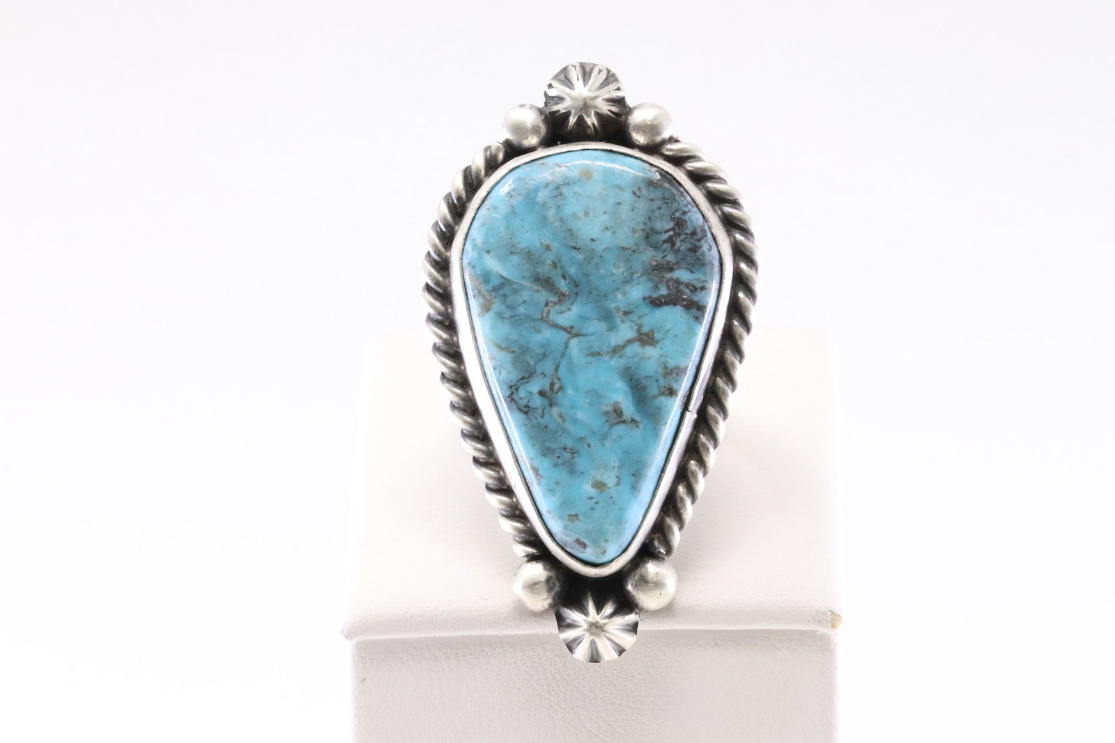 Native America Navajo Sterling Silver Turquoise Ring By Dixon.: This is a Native America Navajo Sterling Silver Turquoise Ring By Dixon. Stamp Dixon. Ring size: 8.00.