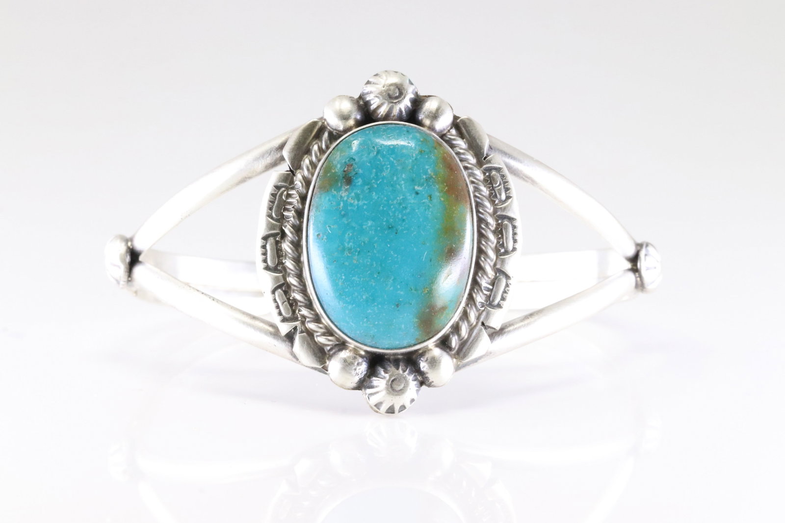 Native America Navajo Sterling Silver Kingman Turquoise Bracelet Cuff By Augustine Largo.: This is a Native America Navajo Sterling Silver Kingman Turquoise Bracelet Cuff By Augustine Largo.