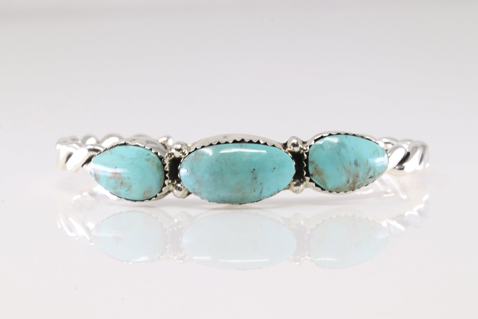 America Sterling Silver Turquoise Bracelet Cuff. (1 of 4)