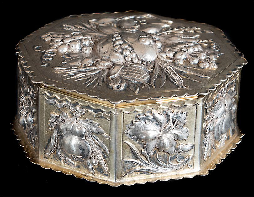 A German parcel gilt 800 standard table box (1 of 3)
