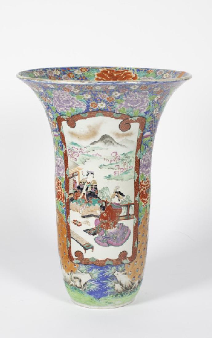 A large Japanese Imari porcelain vase (1 of 3)