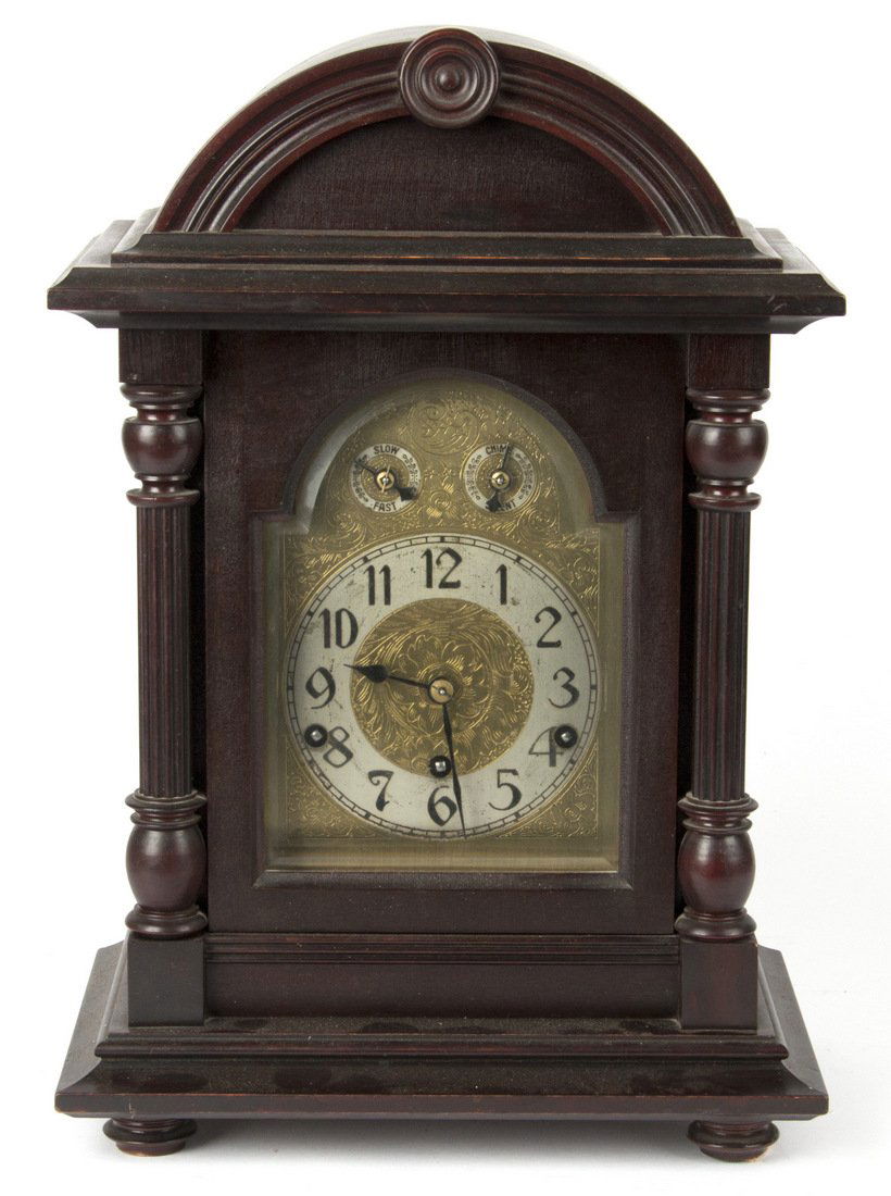 An American pillar & scroll style clock (1 of 9)