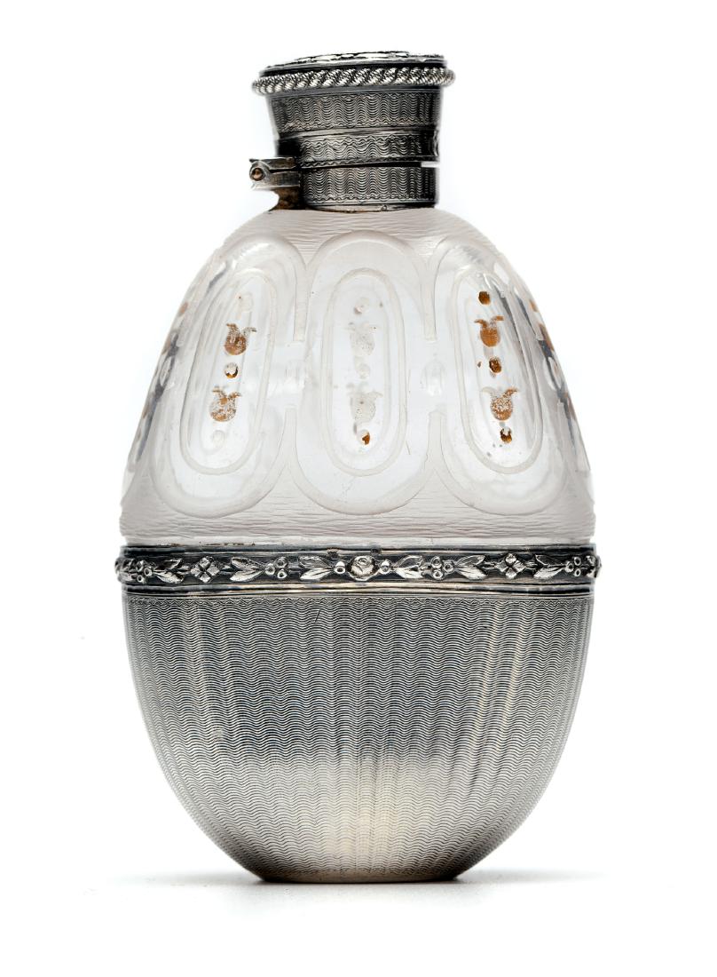 A French 800 standard silver mounted ladyÂ’s flask (1 of 5)